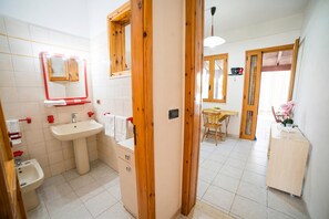 บ้านพักสำหรับครอบครัว, 2 ห้องนอน, ระเบียง (Villetta Tesea In Residence Near The) | ภายใน
