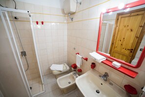 Familienhaus, Mehrere Schlafzimmer (Villetta Tesea In Residence Near The) | Badezimmer