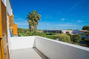Standard Apartment, Multiple Bedrooms, 2 Bathrooms (Villetta Fresca With Garden Near The) | Property grounds