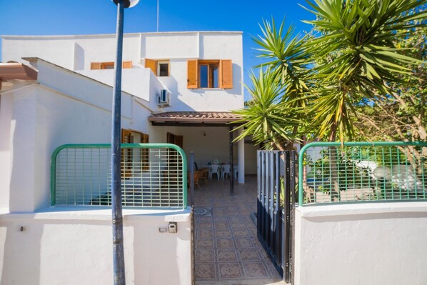 Standard Apartment, Multiple Bedrooms, 2 Bathrooms (Villetta Fresca With Garden Near The) | Property entrance