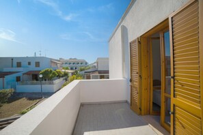 Standard Apartment, Multiple Bedrooms, 2 Bathrooms (Villetta Fresca With Garden Near The) | Property grounds