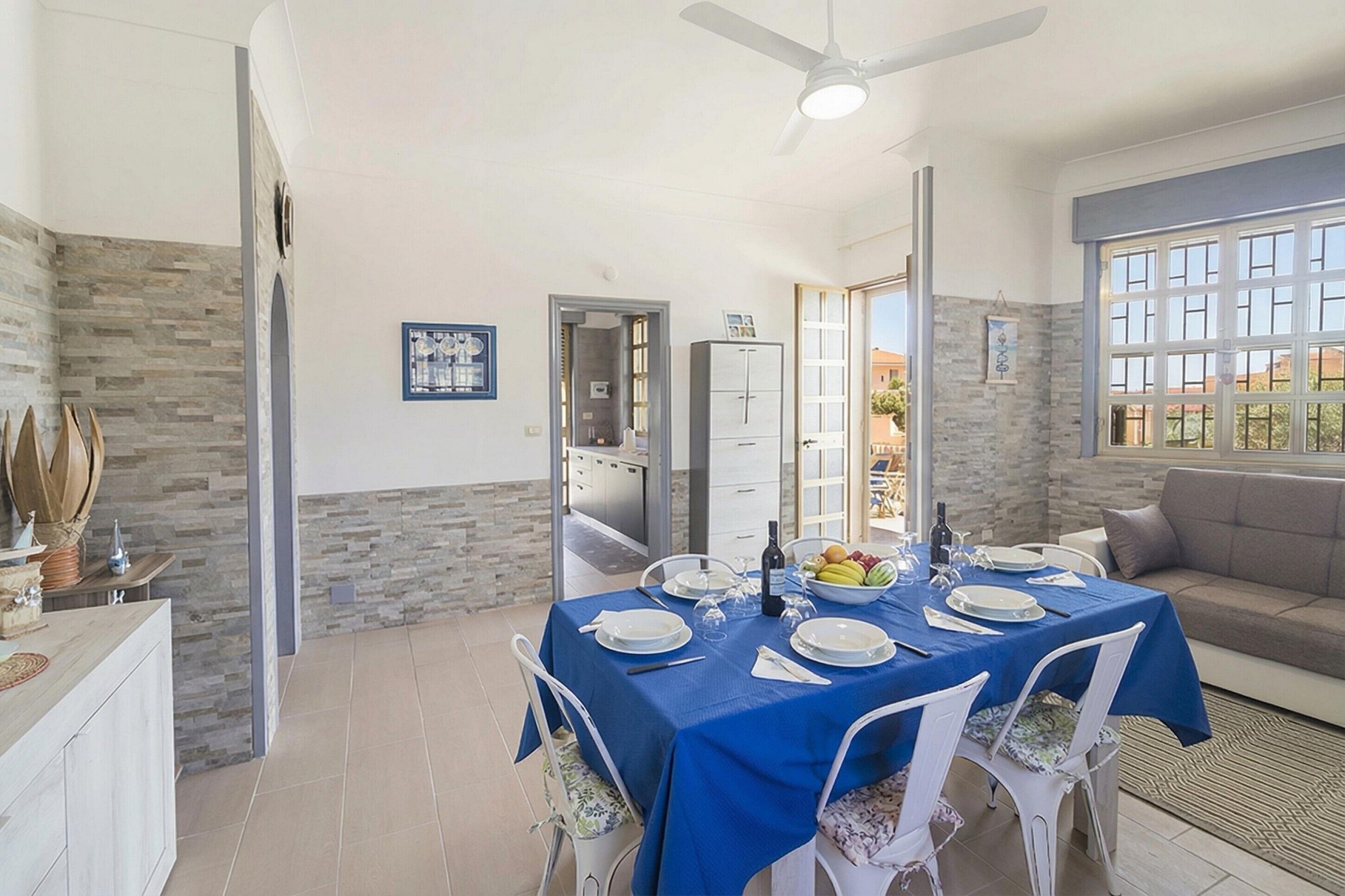 Standard Villa, Multiple Bedrooms (Villa Milon Near The Sea) | Dining room