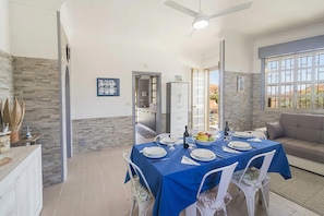 Villa Standard, plusieurs chambres (Villa Milon Near The Sea) | Salle Ă manger