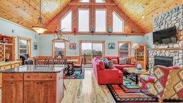 Smart TV, chimenea, mesa de ping pong