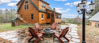 Maine Ski Chalet "Galt's Gulch" | AC, Hot Tub, Fire Pit, 10min to Mountain!