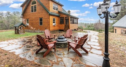 Maine Ski Chalet "Galt's Gulch" | AC, Hot Tub, Fire Pit, 10min to Mountain!