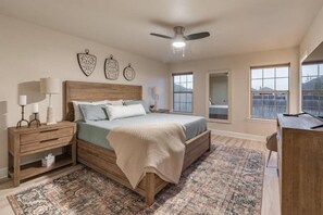 3 soverom, skrivebord, strykejern/-brett og wi-fi