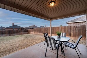 Outdoor dining - Mojave Mirage - 3BR 2BA - New in South Lubbock (Lubbock)