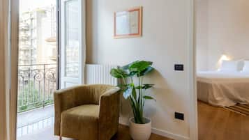 1 Schlafzimmer, Zimmersafe, Schreibtisch, Bügeleisen/Bügelbrett