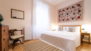 2 Schlafzimmer, Zimmersafe, Schreibtisch, Bügeleisen/Bügelbrett