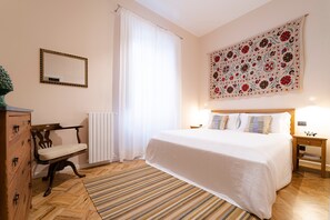 2 Schlafzimmer, Zimmersafe, Schreibtisch, Bügeleisen/Bügelbrett