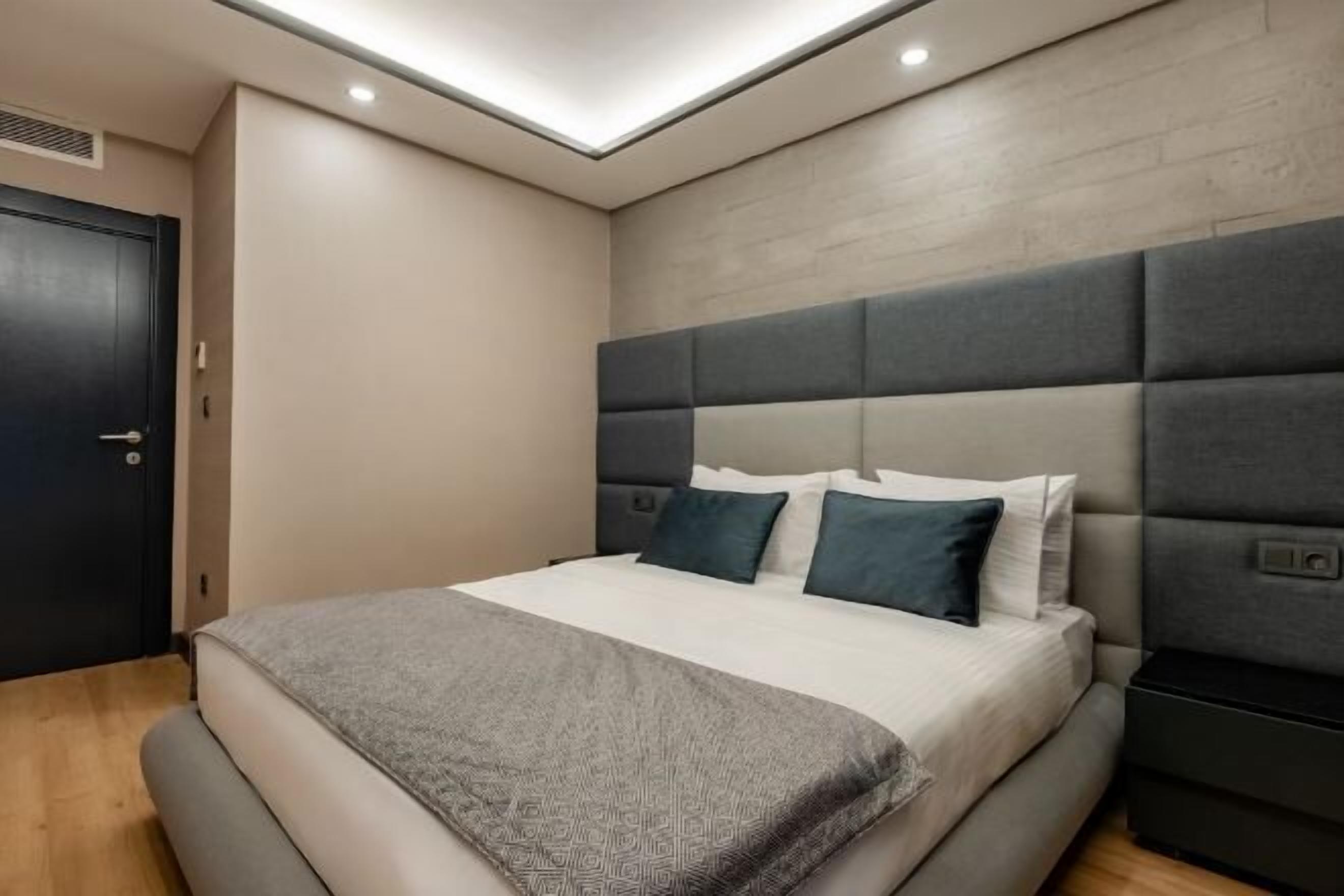 In-room safe, iron/ironing board, free WiFi, bed sheets