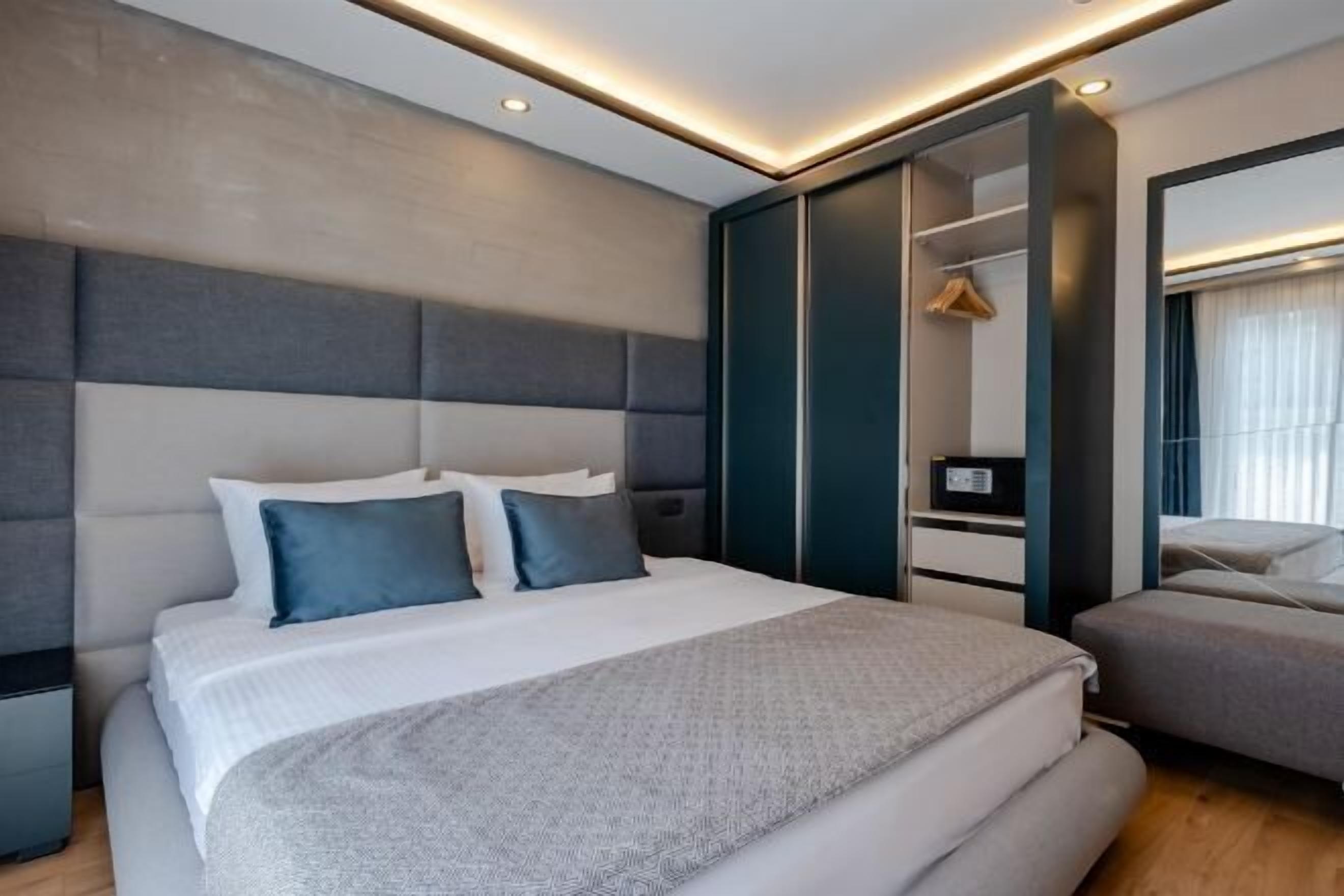 In-room safe, iron/ironing board, free WiFi, bed sheets