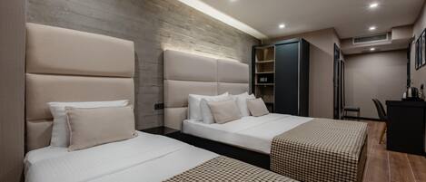 Basement Triple Room | 1 dormitorio, caja fuerte, tabla de planchar con plancha y wifi gratis