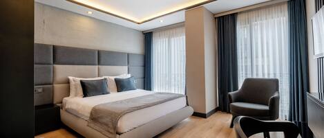 Family Suite | In-room safe, iron/ironing board, free WiFi, bed sheets