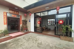 Khu ẩm thực ngoài trời