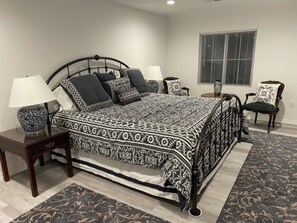 5 bedrooms, desk, iron/ironing board, travel cot