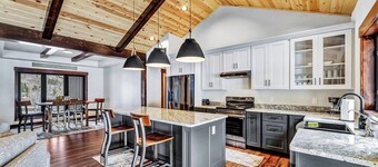 Midnight Lodge- Quiet, Hills View