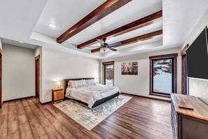 4 bedrooms, Internet - Midnight Lodge- Quiet, Hills View (Sturgis)