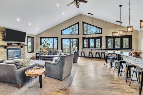 Views for Dreaming- Canyon Rim Lodge Black Hills South Dakota