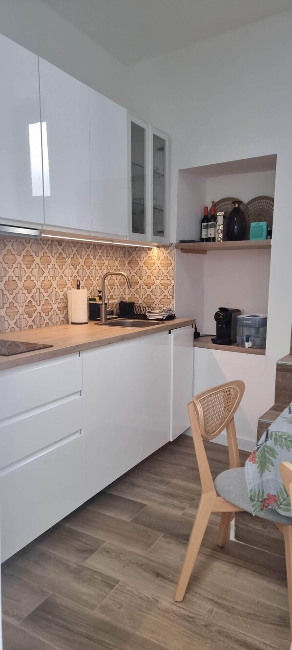 Microondas, horno y lavavajillas