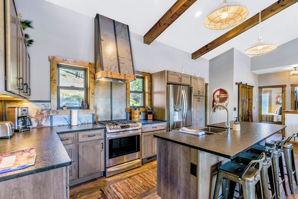 Refrigerador, microondas, lavavajillas, tostadora