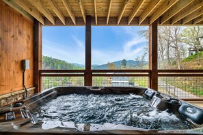 Tina de hidromasaje al aire libre