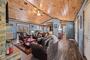 TV, fireplace - Stunning 3BD Cabin w/ VIEWS! Game Room + HOT TUB! (Gatlinburg)