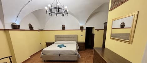 1 bedroom, desk, iron/ironing board, WiFi