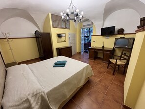 1 Schlafzimmer, Schreibtisch, Bügeleisen/Bügelbrett, WLAN