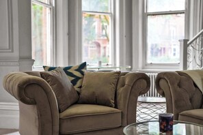 テ レビ、書斎 / ワークスペース