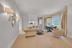 TV, offices - Victorian Apartment near Harrods (London)