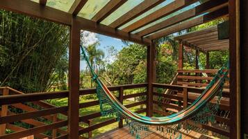 Quarto casal, vista para o mar | Frigobar, Wi-Fi de cortesia