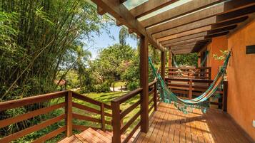 Quarto casal, vista para o mar | Frigobar, Wi-Fi de cortesia