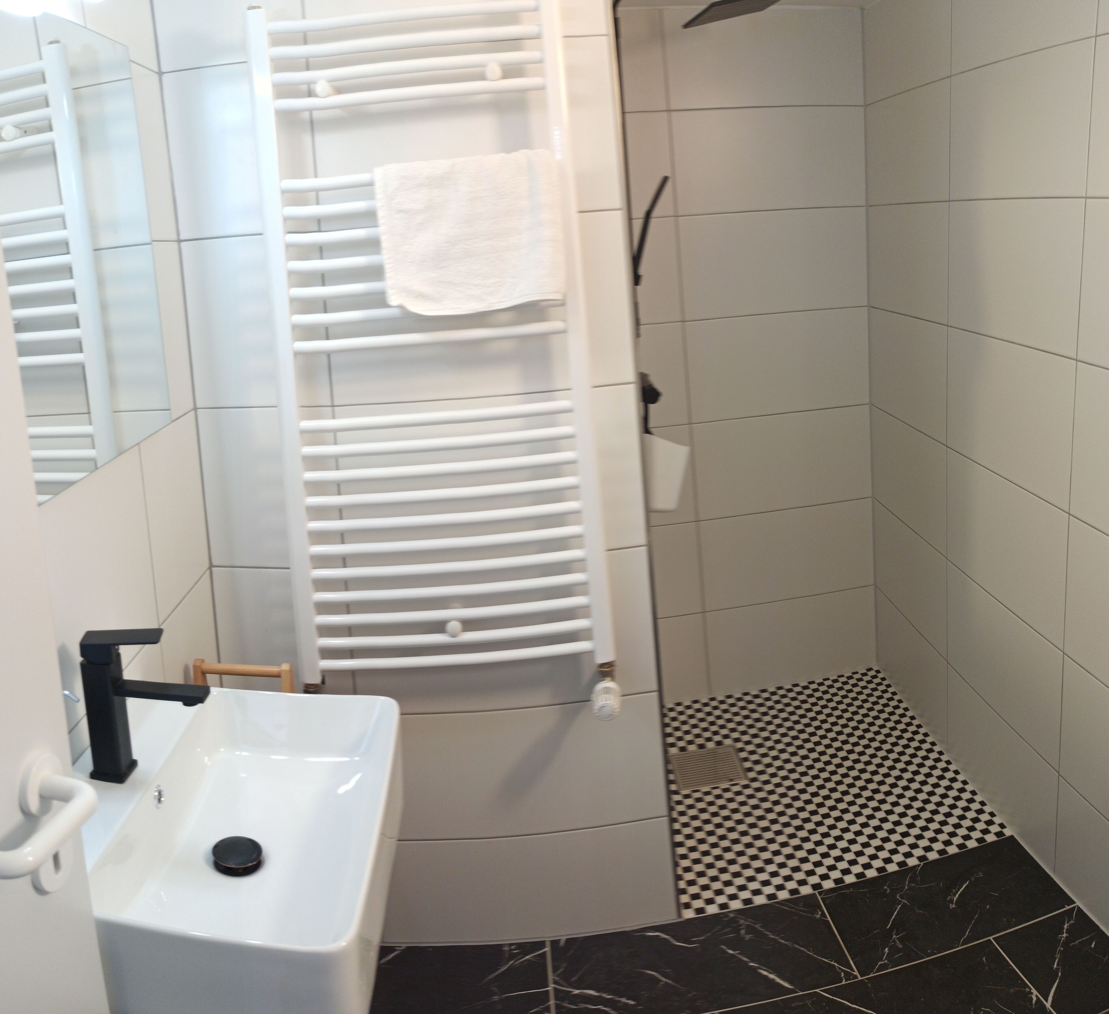 Comfort-Doppelzimmer, Nichtraucher, Gartenblick | Badezimmer | Dusche, Haartrockner, Handtücher, Seife