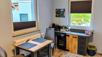 Comfort-Doppelzimmer, Nichtraucher, Gartenblick | Minibar, laptopgeeigneter Arbeitsplatz, Verdunkelungsvorhänge