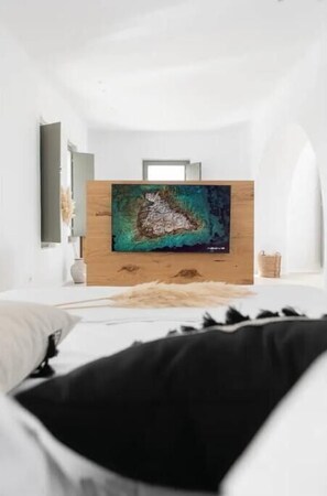 1 bedroom, desk, WiFi, bed sheets - Alio Suite (Naxos)