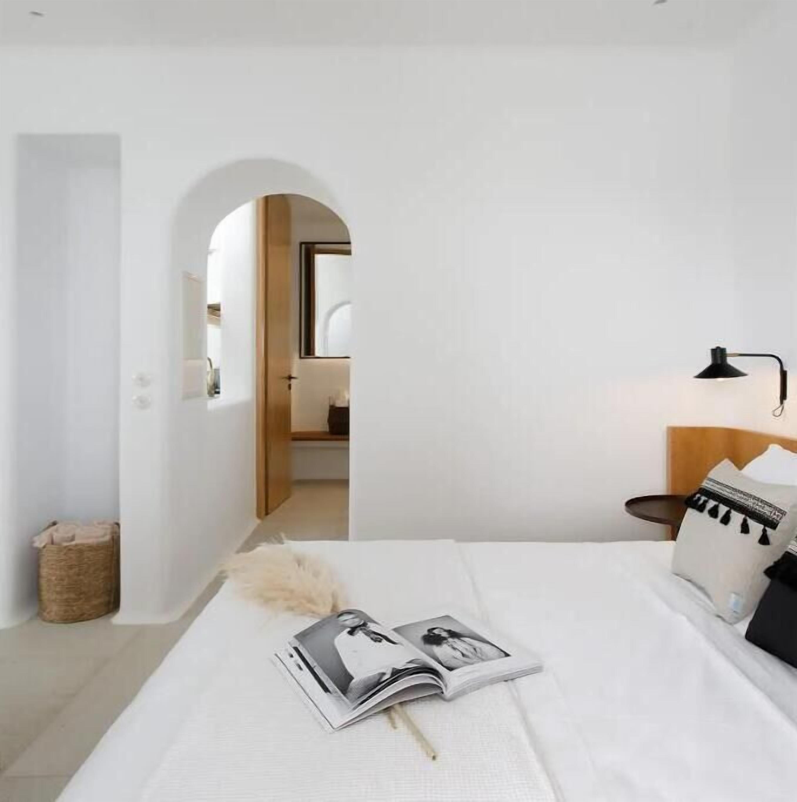 1 bedroom, desk, WiFi, bed sheets