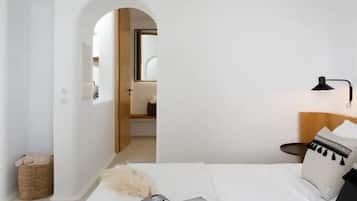 1 bedroom, desk, WiFi, bed sheets