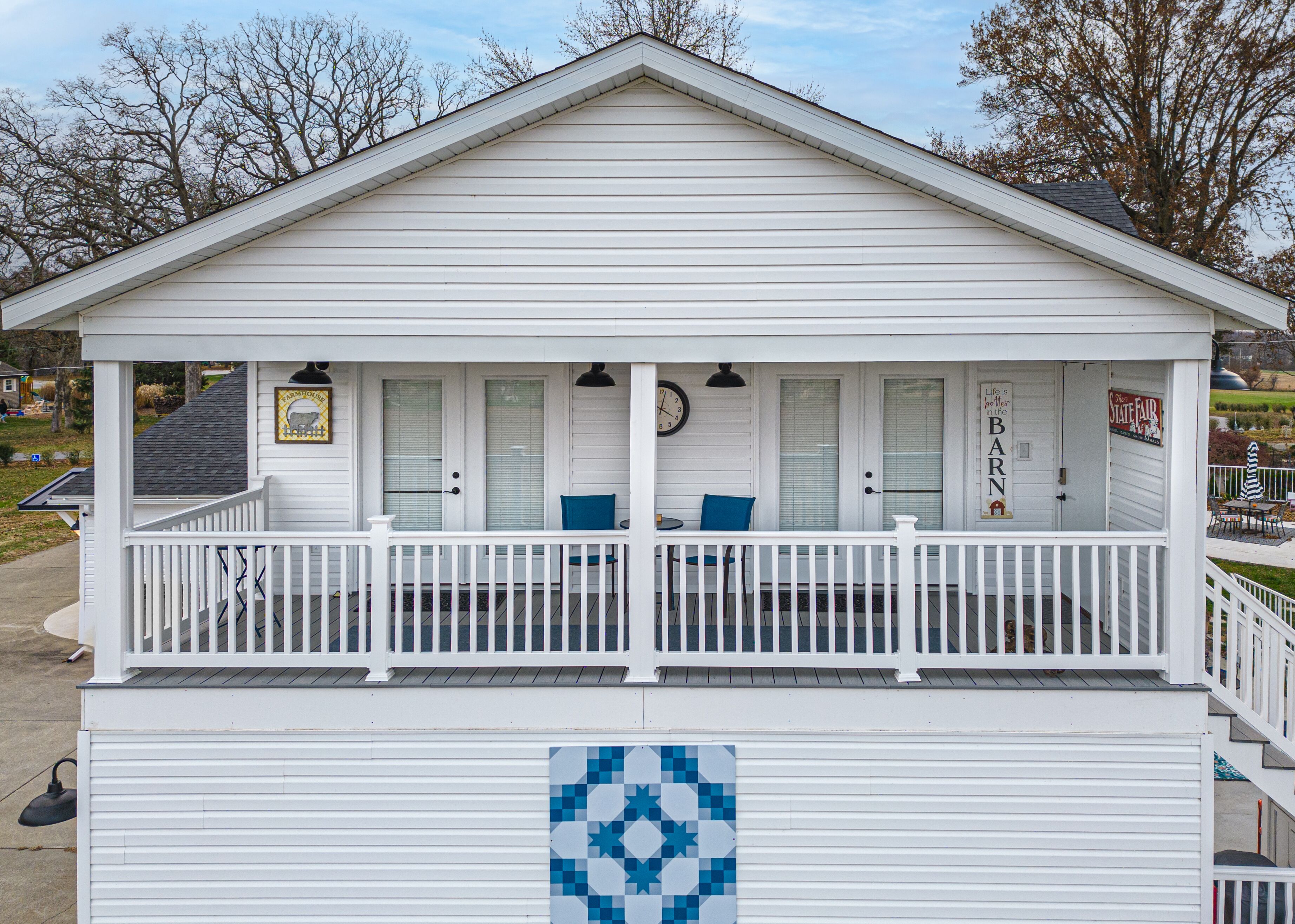 Brand new apartment with full kitchen, porch and patio.1 King/1sofa bed/ 1 bath
