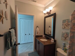 Rumah, 3 kamar tidur, akses difabel, kolam renang pribadi | Kamar mandi