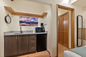 1 bedroom, iron/ironing board, travel cot, WiFi