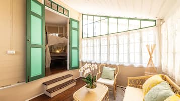 Executive Room, 1 King Bed, Non Smoking, Private Bathroom | Living area | 32-inch Smart TV with digital channels