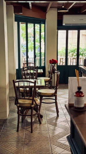 Lobby sitting area - Wallaya Heritage Stay (Bangkok)