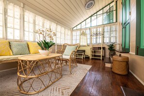 Executive Room, 1 King Bed, Non Smoking, Private Bathroom | Living area | 32-inch Smart TV with digital channels - Wallaya Heritage Stay (Bangkok)