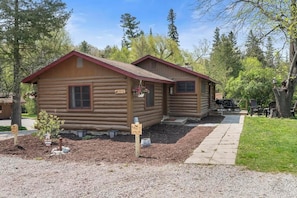 Exterior - Reed's on the River Cabin 8 (Indian River)