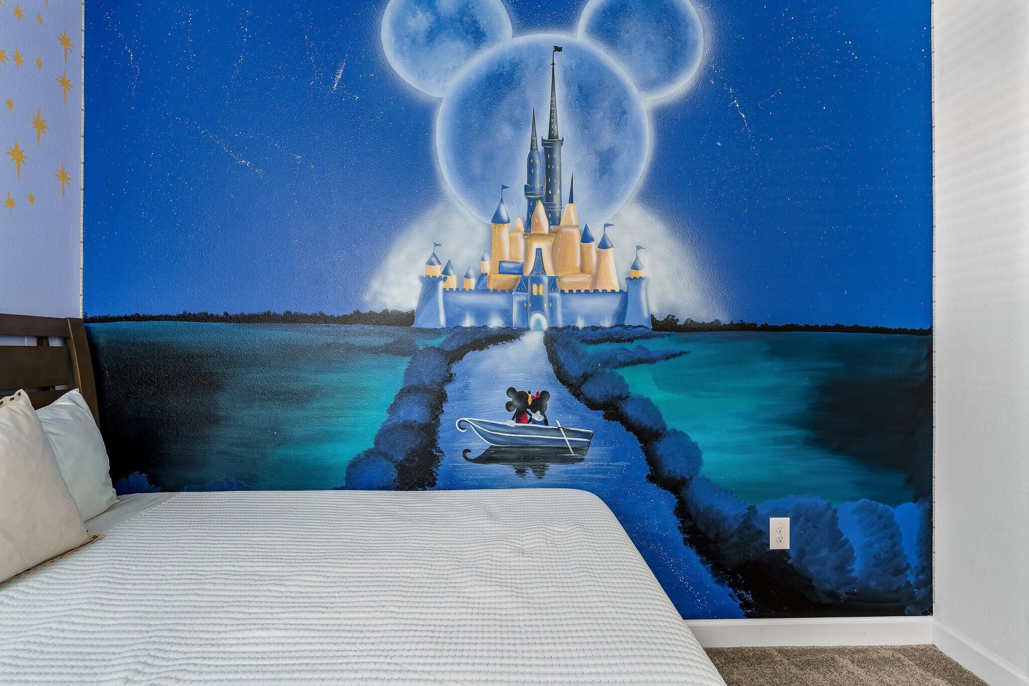 6 habitaciones, escritorio, tabla de planchar con plancha y wifi 