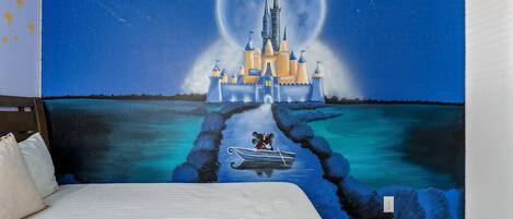 6 habitaciones, escritorio, tabla de planchar con plancha y wifi