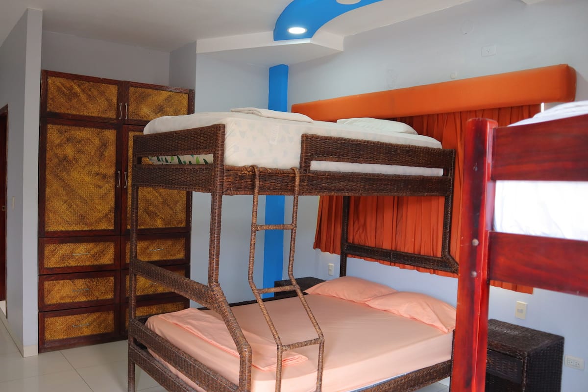 Soundproofing, free WiFi, bed sheets