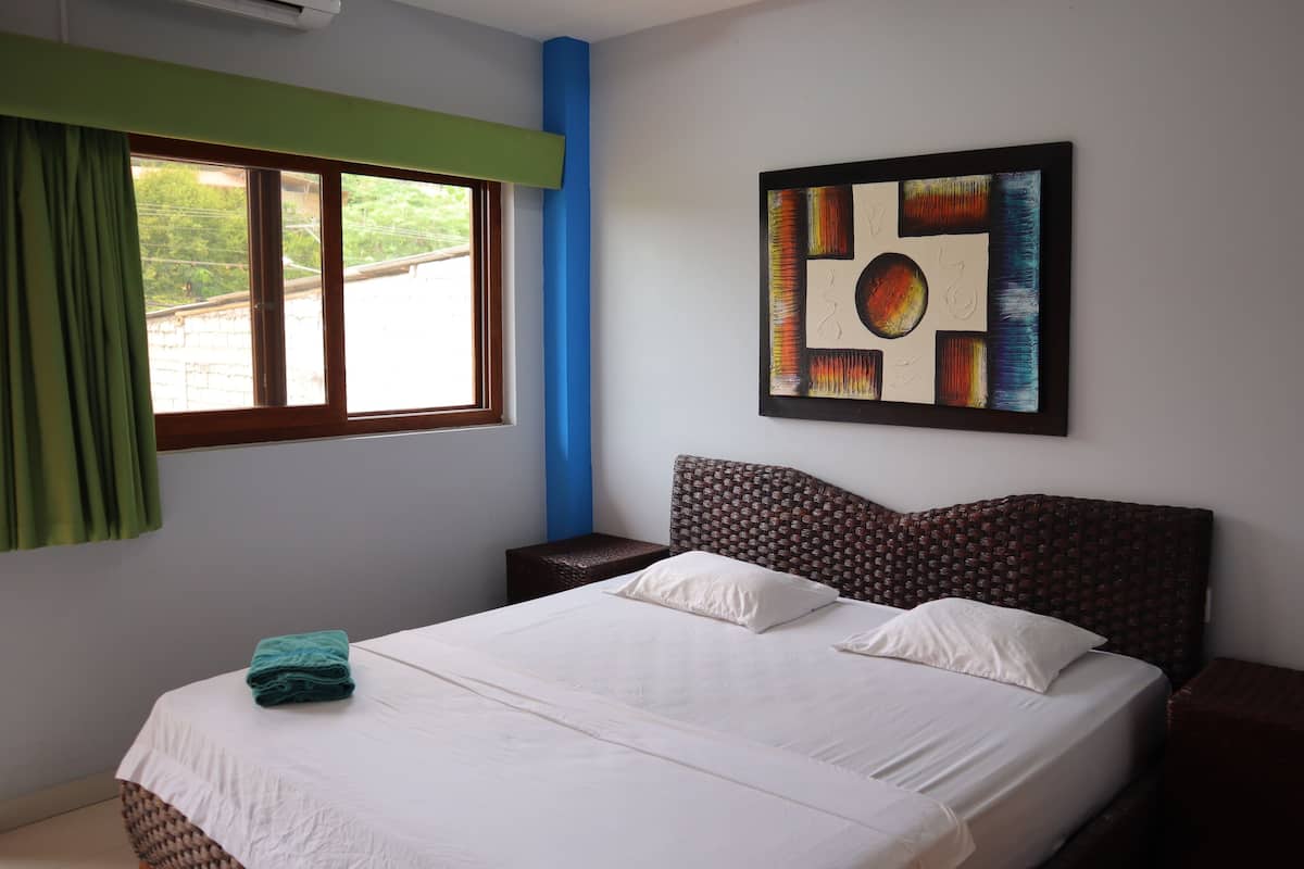 Soundproofing, free WiFi, bed sheets